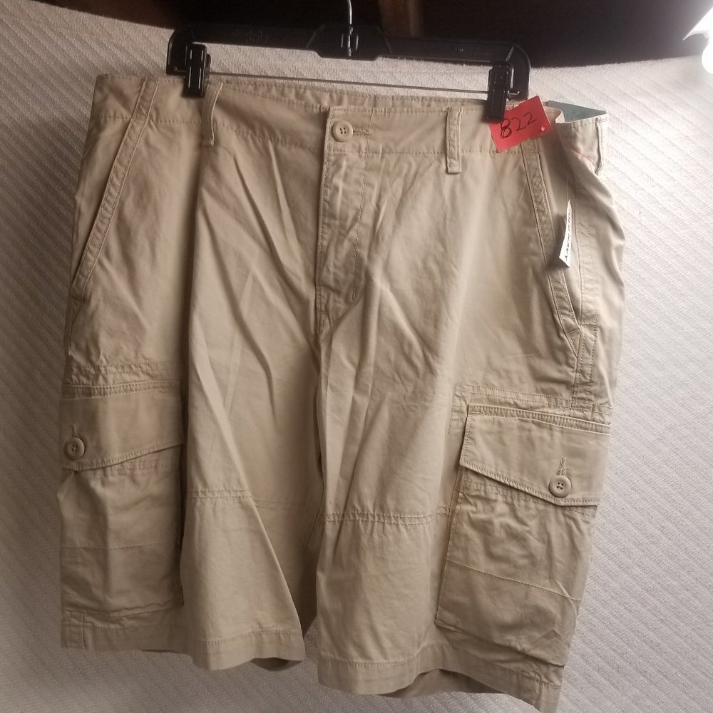 822 - Old Navy 40W Cargo Shorts